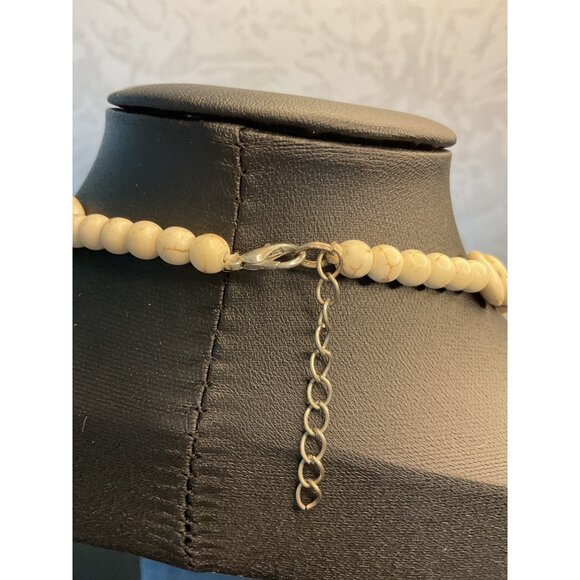 Coastal Western White Stone Disc Graduated Statement Neckalce - Picture 5 of 5